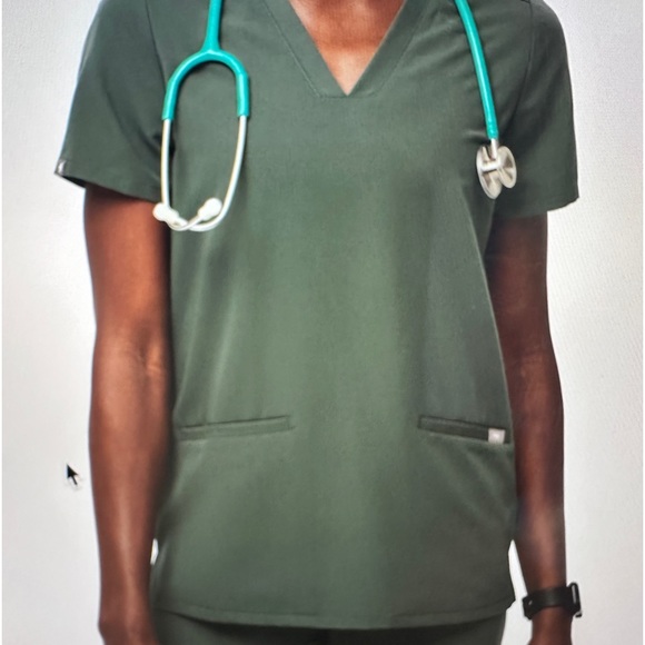 Figs XS Moss top AND figs S "v" neck top AND figs bottom - Picture 2 of 11